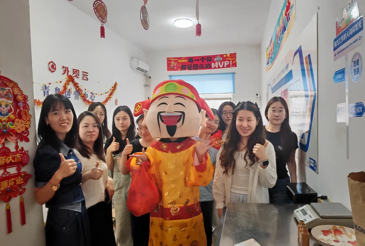 Zemeiji sirvib rikkuse festivali jumalat