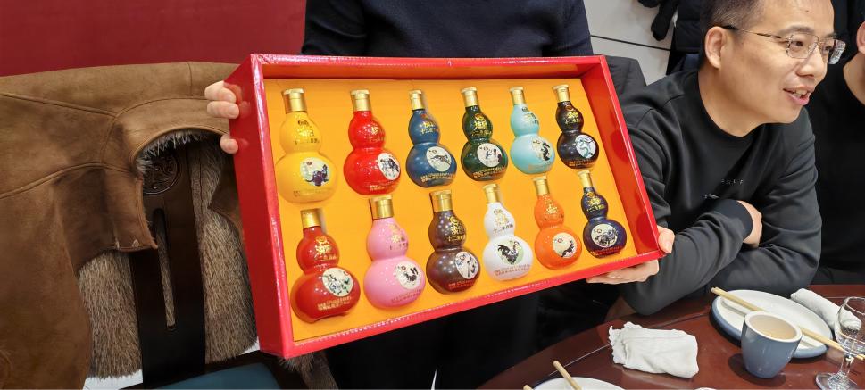 Zemeijia tervitab hobuseaastat iga-aastase meeskonnapidustusega