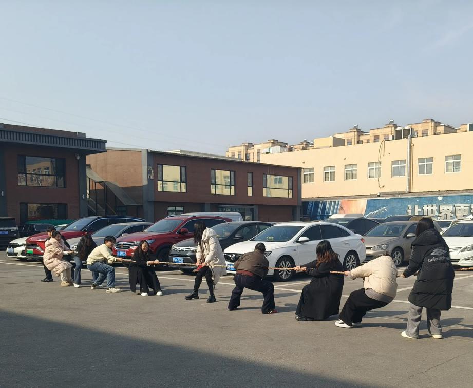 Keskpäeval köievedu ja hüppenöör Zemeijias