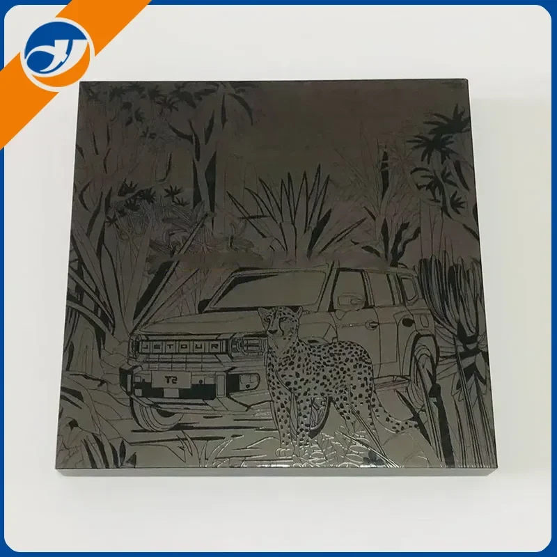 Matt reljeefne must kinkekarp